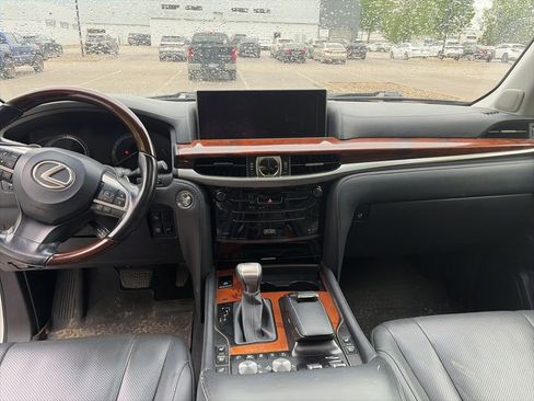 Used 2020 Lexus LX 570 4WD w/ Luxury Package image 7