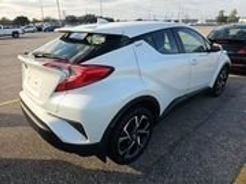 Used 2019 Toyota C-HR XLE image 6