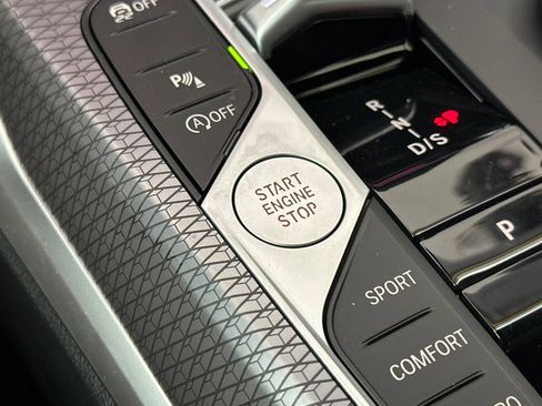 New 2026 BMW 330i Sedan w/ M Sport Package image 28