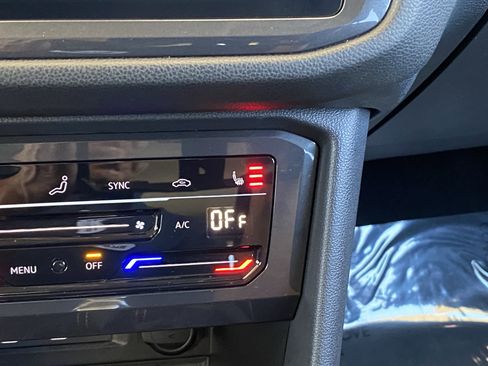 Certified 2023 Volkswagen Tiguan SE FWD image 33
