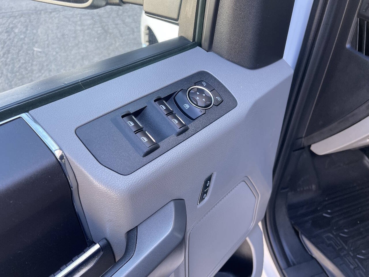 Used 2018 Ford F150 XLT w/ Equipment Group 301A Mid AWD/4WD image 11