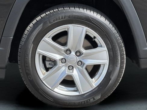 Certified 2022 Jeep Compass Latitude image 24