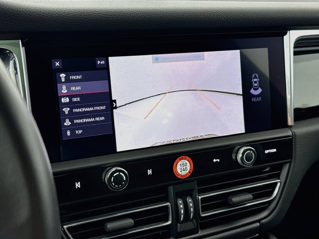 Certified 2025 Porsche Macan AWD/4WD image 20