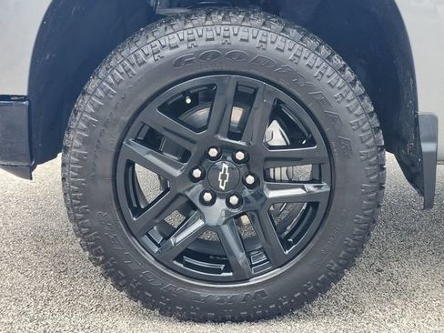 Used 2024 Chevrolet Silverado 1500 LT Trail Boss w/ Convenience Package II AWD/4WD image 8