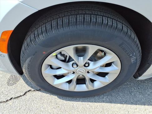 New 2026 Chrysler Pacifica Select image 10