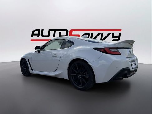 Used 2024 Toyota GR86 Premium RWD image 3