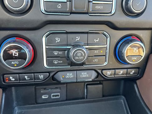 Used 2021 Chevrolet Tahoe High Country w/ Premium Package image 25