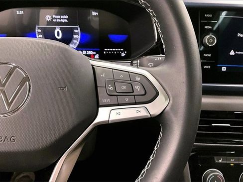 Used 2023 Volkswagen Taos SE w/ Panoramic Sunroof Package image 25