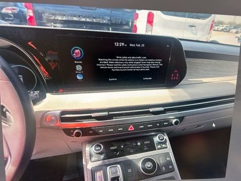 Used 2024 Hyundai Palisade Calligraphy image 17