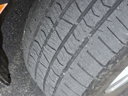 Used 2019 Chrysler Pacifica Touring-L image 32