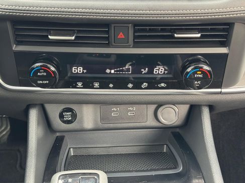 Used 2024 Nissan Rogue SV image 14