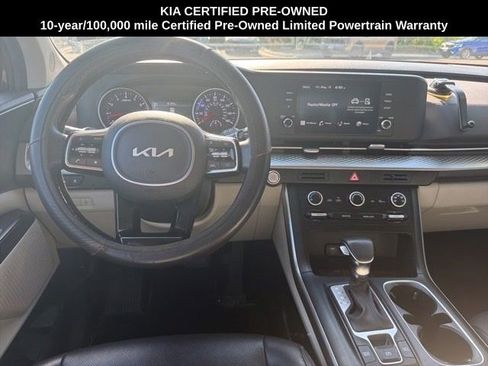 Used 2024 Kia Carnival LX FWD image 19