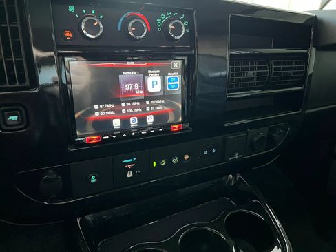 Used 2021 Chevrolet Express 3500 LS w/ Chrome Appearance Package RWD image 13