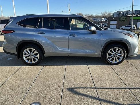 Used 2023 Toyota Highlander Limited image 7