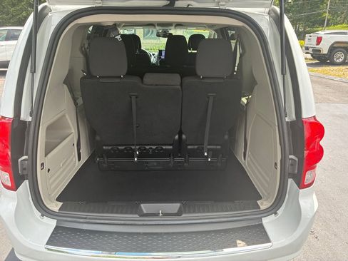 Used 2019 Dodge Grand Caravan SE FWD image 11