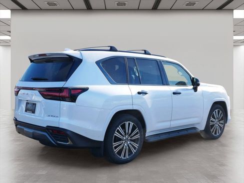 New 2026 Lexus LX 700h Luxury image 6