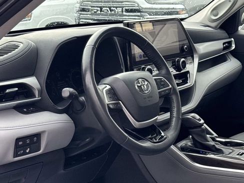 Used 2024 Toyota Highlander Platinum image 21