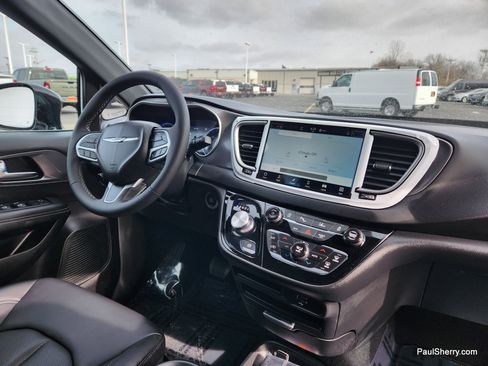 New 2026 Chrysler Voyager LX image 43