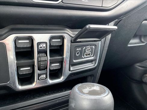 Used 2023 Jeep Wrangler Unlimited Sahara w/ Cold Weather Group AWD/4WD image 27