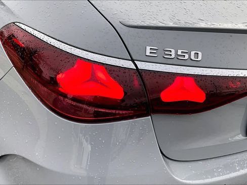 Used 2025 Mercedes-Benz E 350 4MATIC Sedan image 28