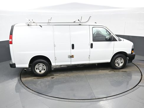 Used 2019 Chevrolet Express 3500 w/ Driver Convenience Package image 31