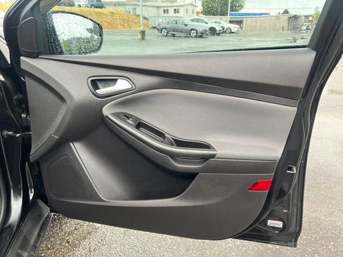 Used 2014 Ford Focus SE FWD image 30