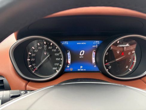 Used 2018 Maserati Levante GranLusso AWD/4WD image 12