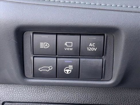 Used 2023 Toyota Highlander Platinum image 12