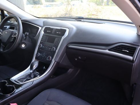 Used 2014 Ford Fusion SE FWD image 17
