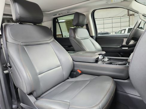 Used 2025 Ford Expedition Active AWD/4WD image 48