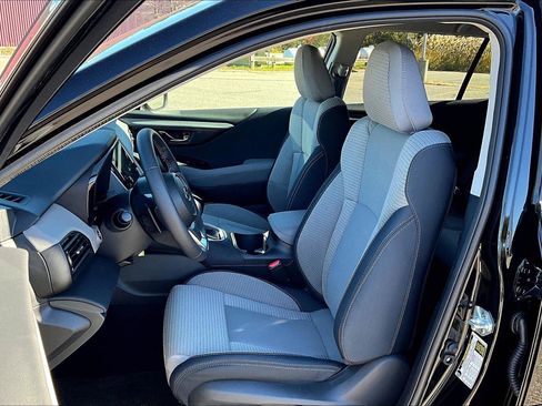 Used 2025 Subaru Outback Premium image 18