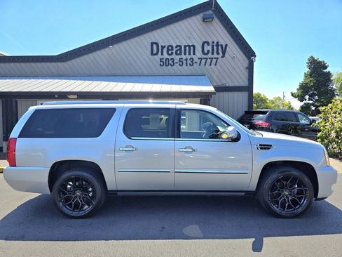 Used 2012 Cadillac Escalade ESV Platinum image 4