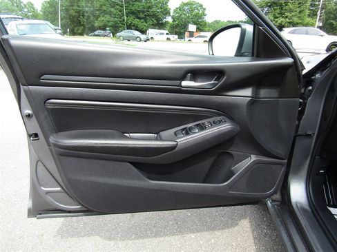 Used 2012 Nissan Altima 3.5 SR w/ Technology Pkg FWD image 41