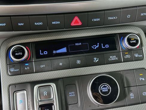 Used 2025 Hyundai Palisade SEL FWD image 24