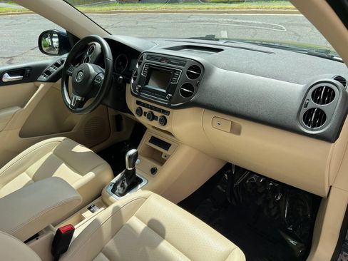 Used 2016 Volkswagen Tiguan S FWD image 12