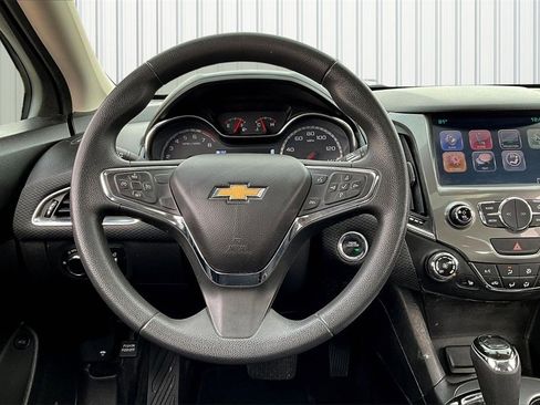 Used 2016 Chevrolet Cruze LT image 8