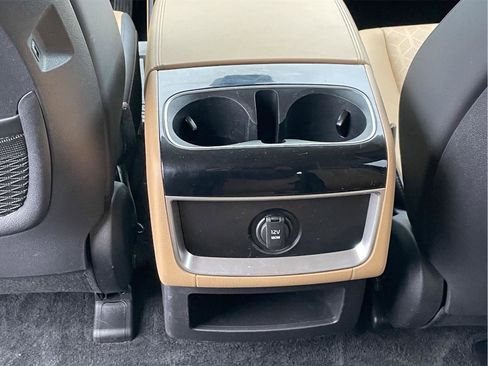 Used 2023 Kia Carnival EX image 19