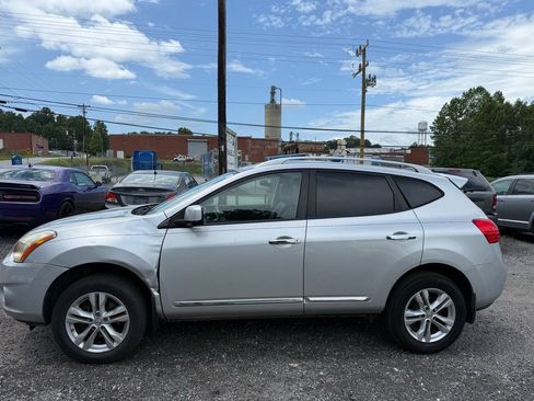 Used 2013 Nissan Rogue SL AWD/4WD image 2