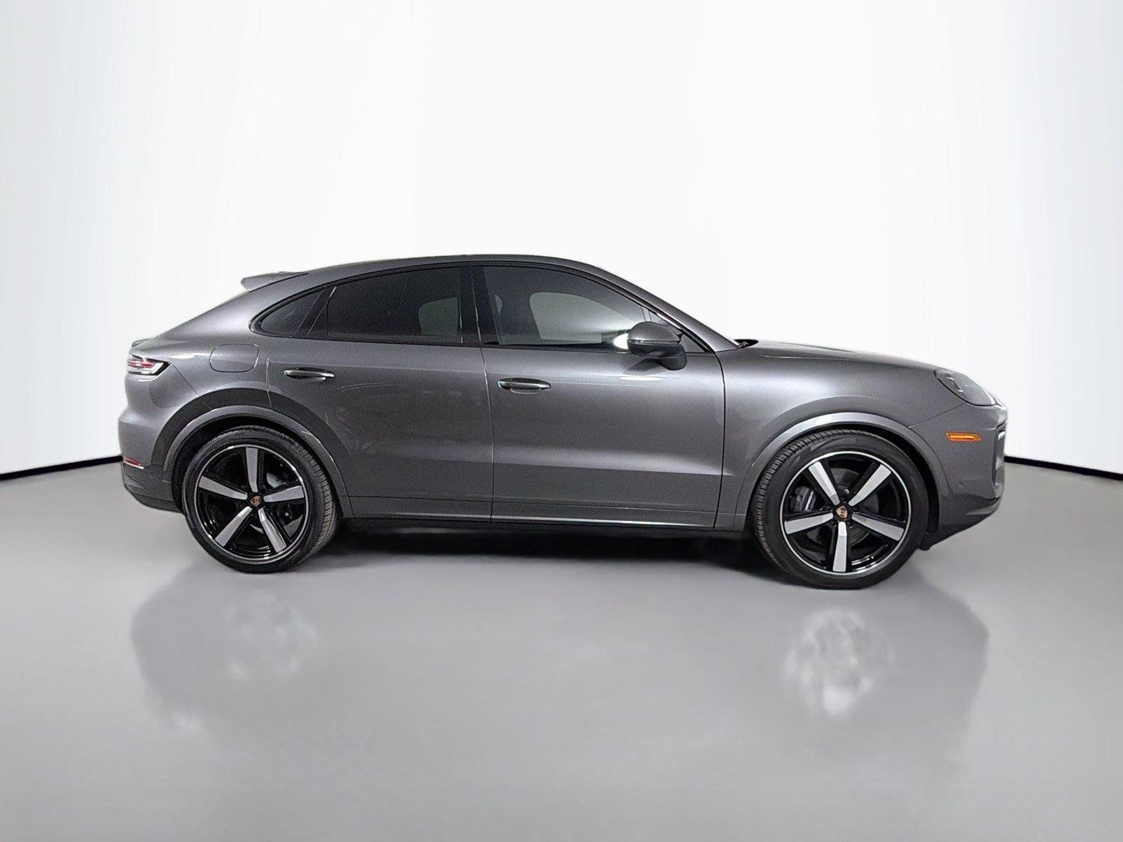 Certified 2025 Porsche Cayenne Coupe AWD/4WD image 8