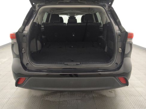 Used 2021 Toyota Highlander XLE image 29