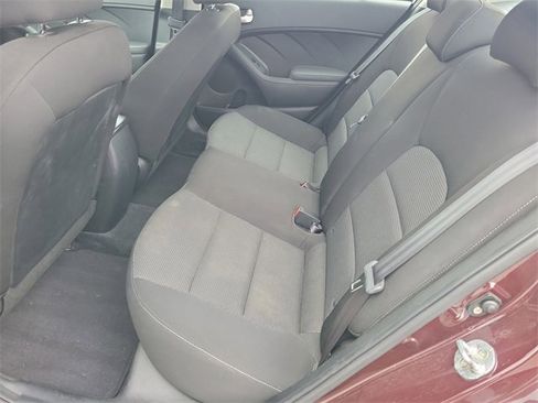 Used 2017 Kia Forte LX image 9