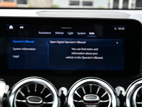 Used 2024 Mercedes-Benz GLB 250 image 24