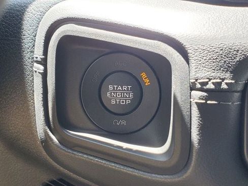 Certified 2025 Jeep Wrangler Rubicon image 38