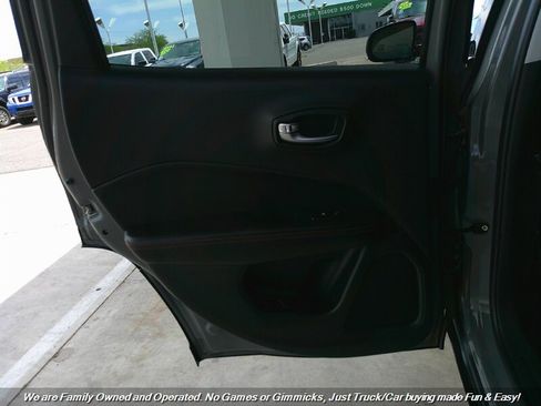 Used 2020 Jeep Compass Trailhawk w/ Cold Weather Group image 17