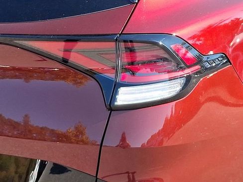 Used 2025 Kia Sportage SX image 12