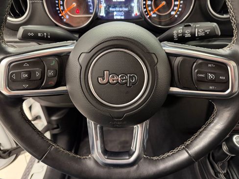 Used 2018 Jeep Wrangler Unlimited Sahara AWD/4WD image 30