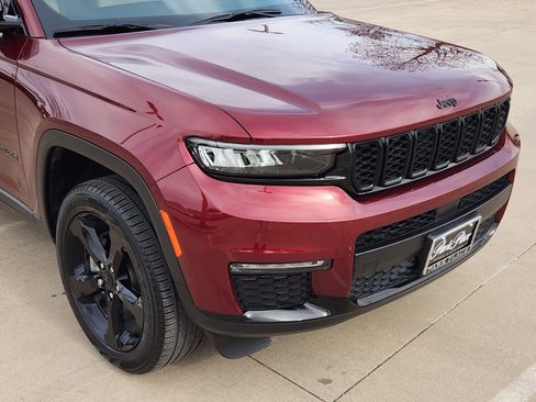 Used 2024 Jeep Grand Cherokee L Limited w/ Black Appearance Package image 7