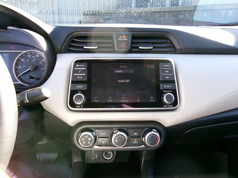 Used 2021 Nissan Versa SV image 13