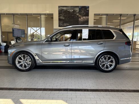 Used 2024 BMW X7 xDrive40i w/ Premium Package image 8
