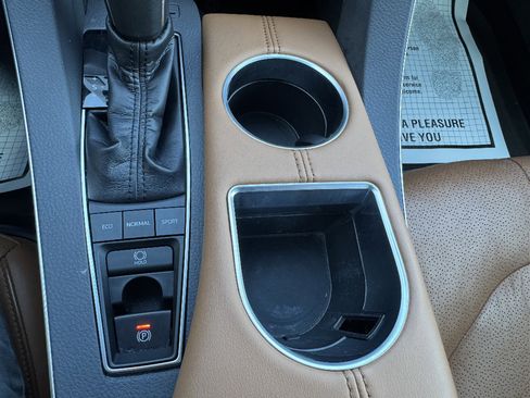 Used 2019 Toyota Avalon Limited FWD image 21
